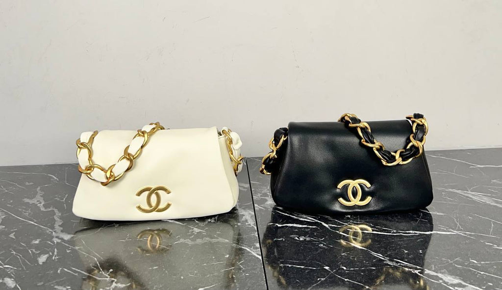 Chanel Small Flap Bag with Chain

24x13 cm 
6821 ⭐️