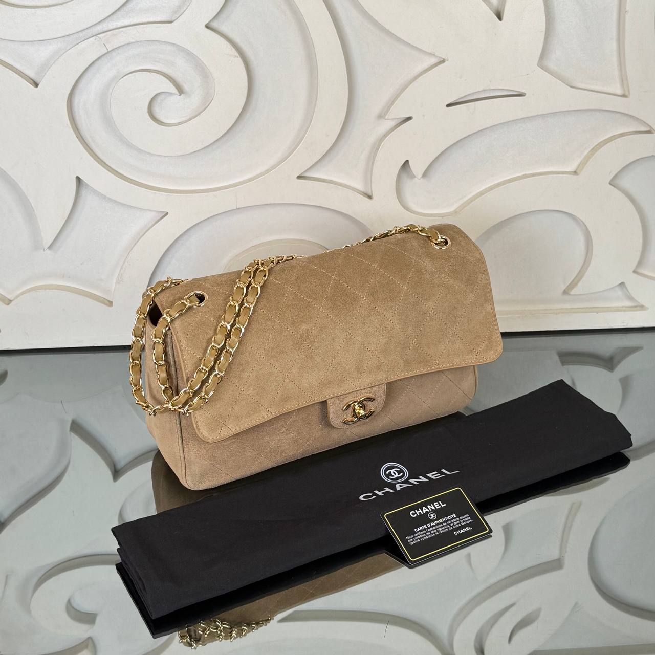 Chanel Large Suede Flap Bag

32x22 cm
910952 ⭐️