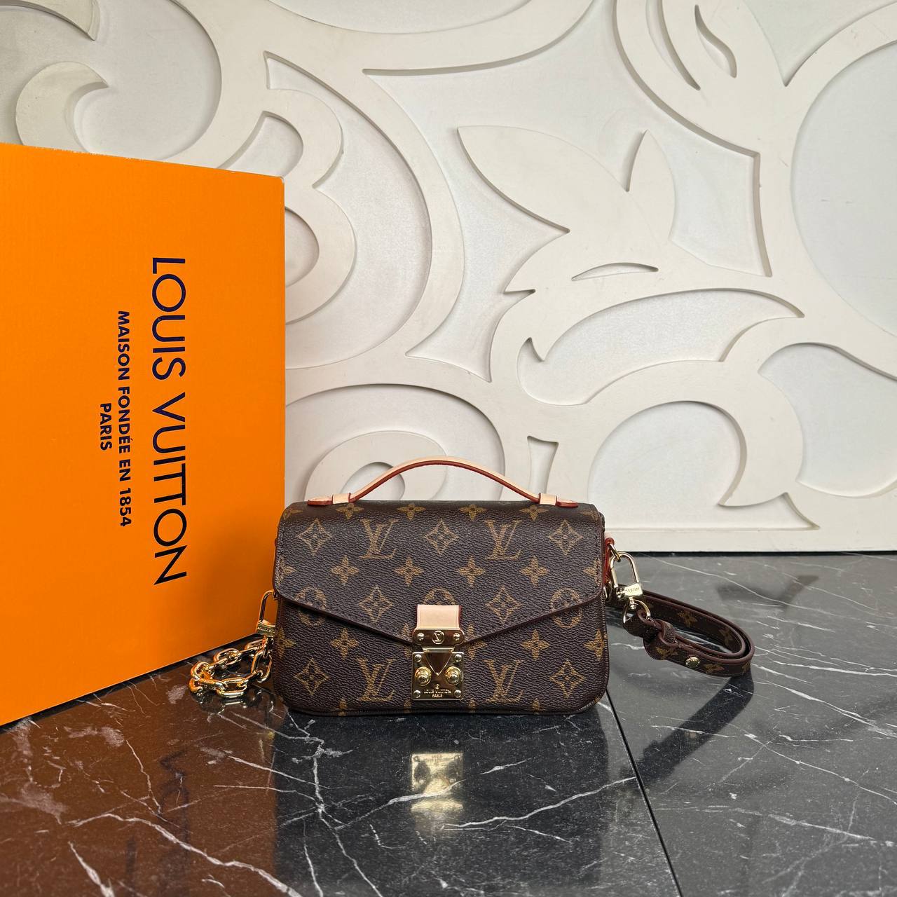 Louis Vuitton Pochette Metis East West 

5580-1 ⭐️