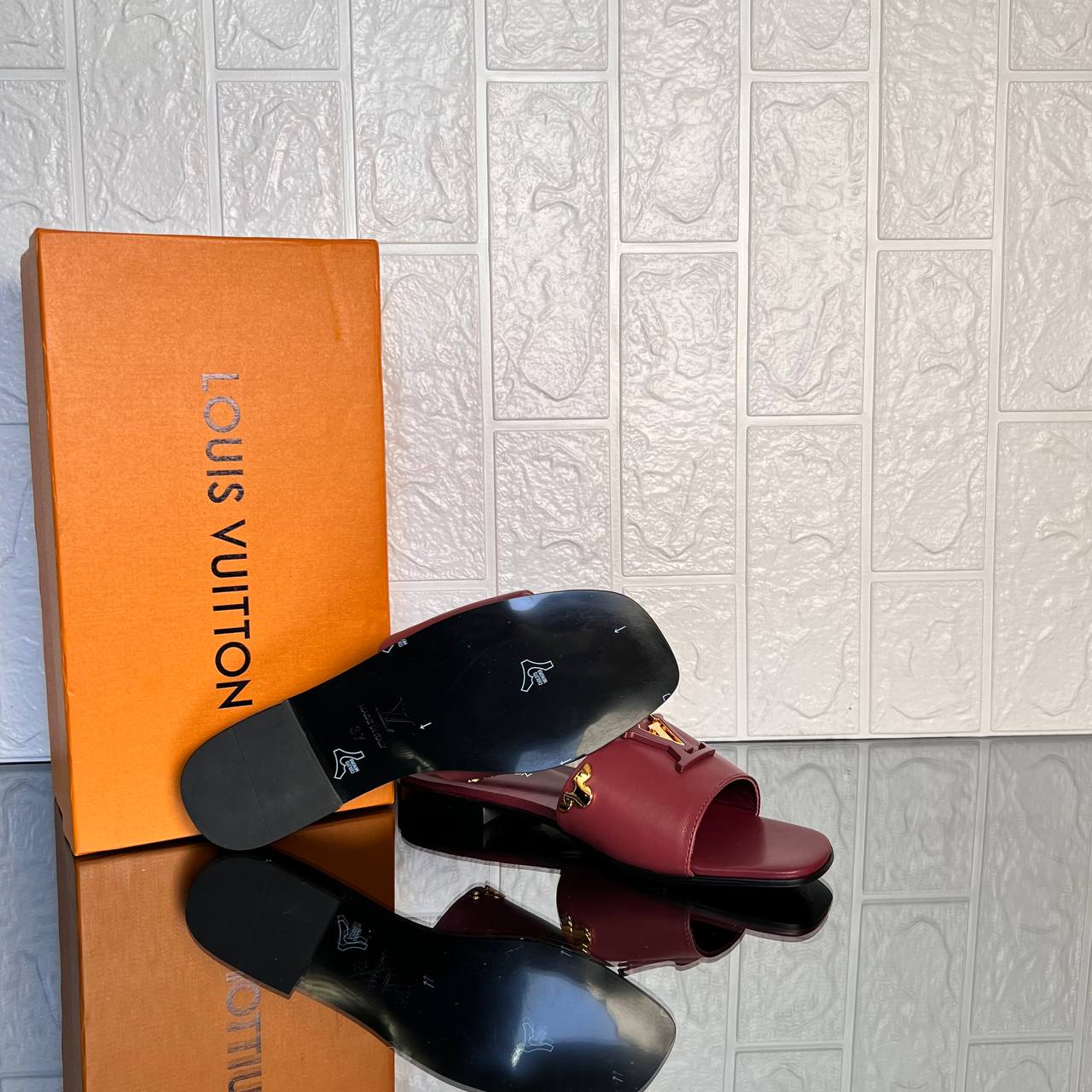 Louis Vuitton Mare Flat Mule

911256 ⭐️