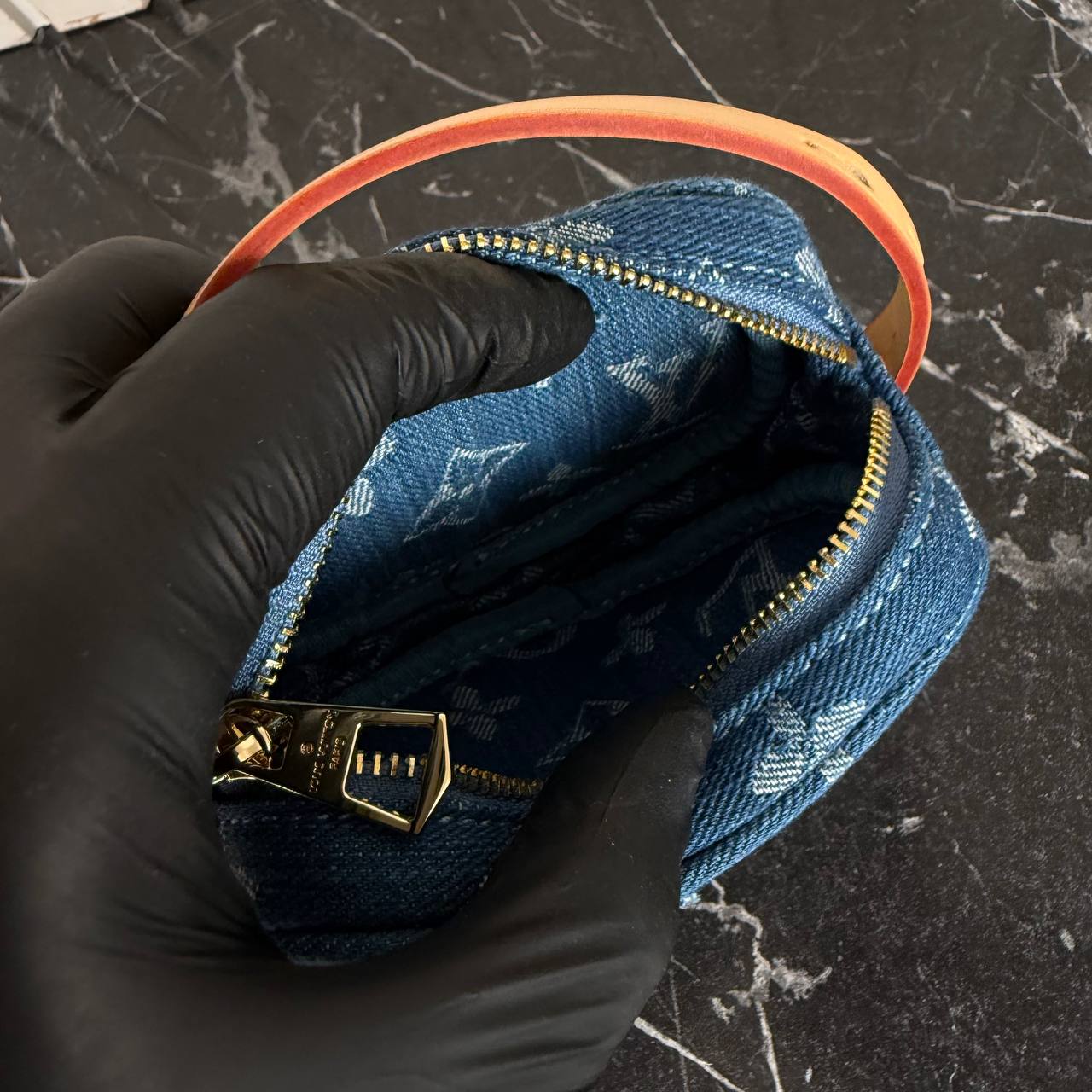Louis Vuitton Croissant Denim

5785-19