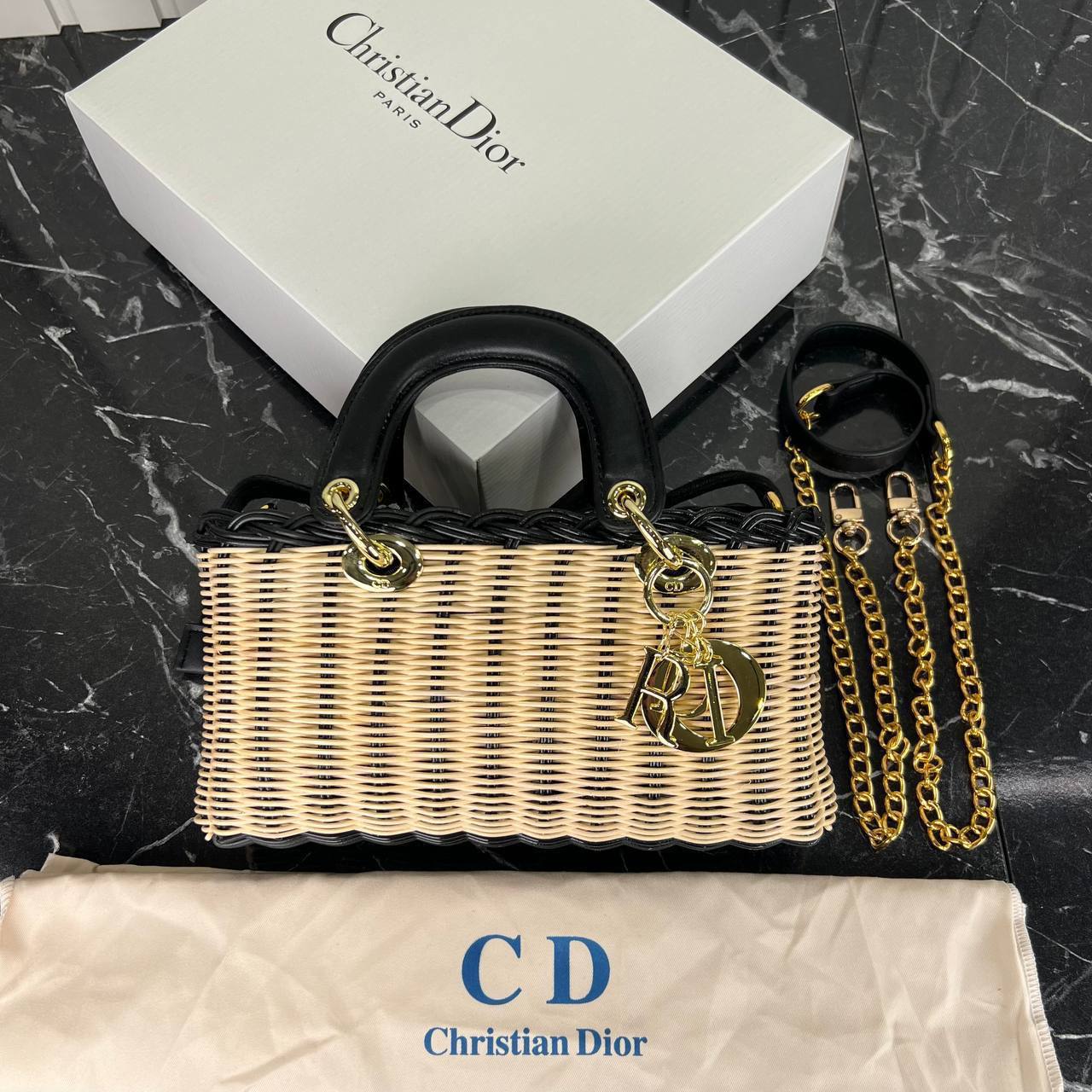 Christian Dior D-Joy Wicker Bag

26x13 cm 
5669 ⭐️