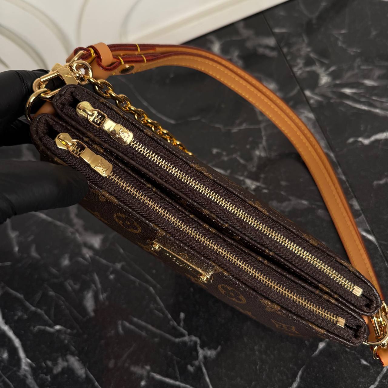 Louis Vuitton Liv Pochette

210076 ⭐️