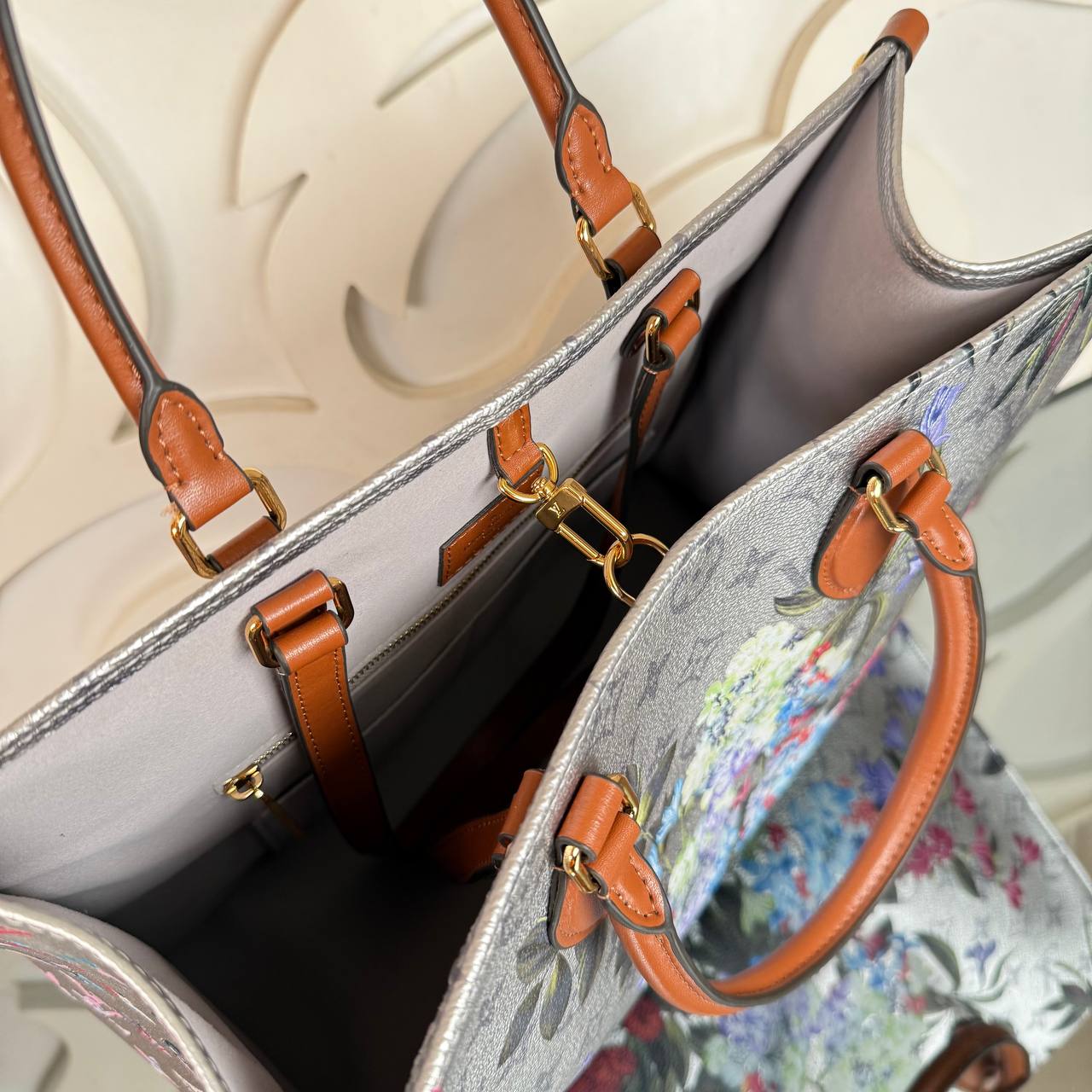 Louis Vuitton OnTheGo MM Limited Edition

910628 ⭐️