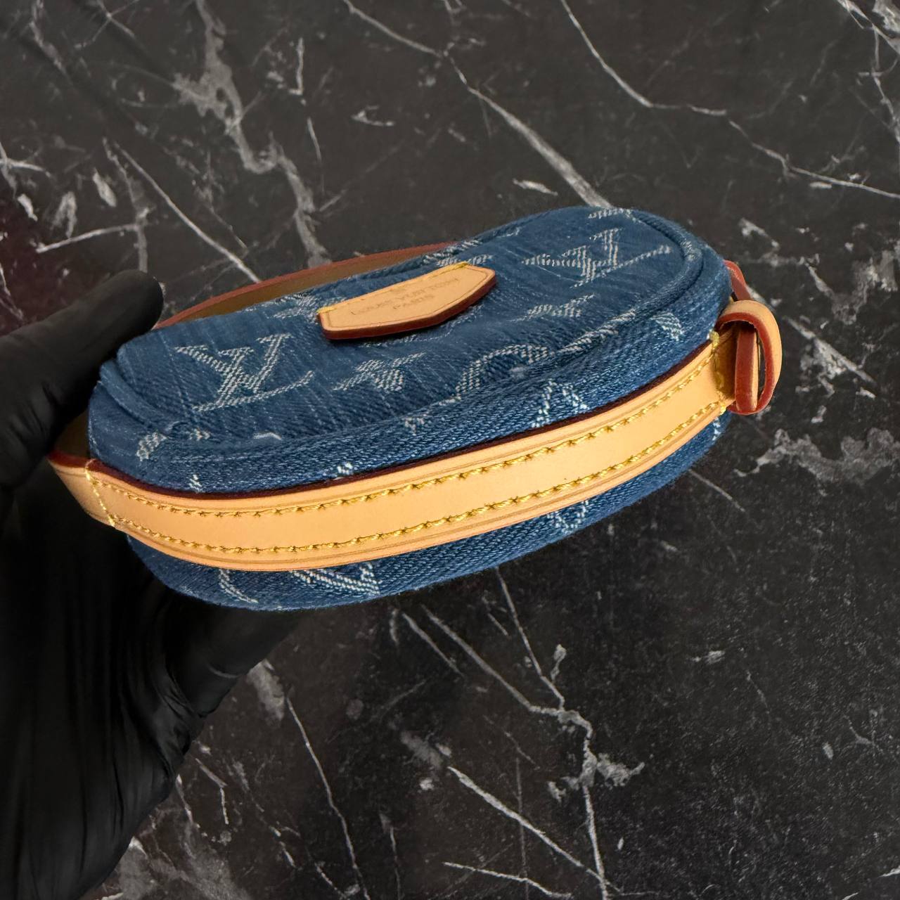 Louis Vuitton Croissant Denim

5785-19