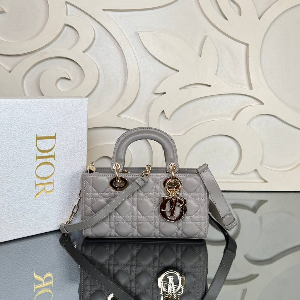 Christian Dior D-Joy Medium Bag

22x12 cm 
910517 ⭐️