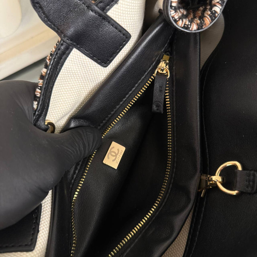 Chanel 26S East-West Shopping Bag

31x14 cm
910680 ⭐️