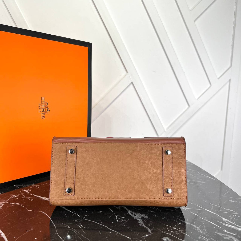 Hermes Birkin Bag 30 Cm 

30x22 Cm 
5447_4⭐️