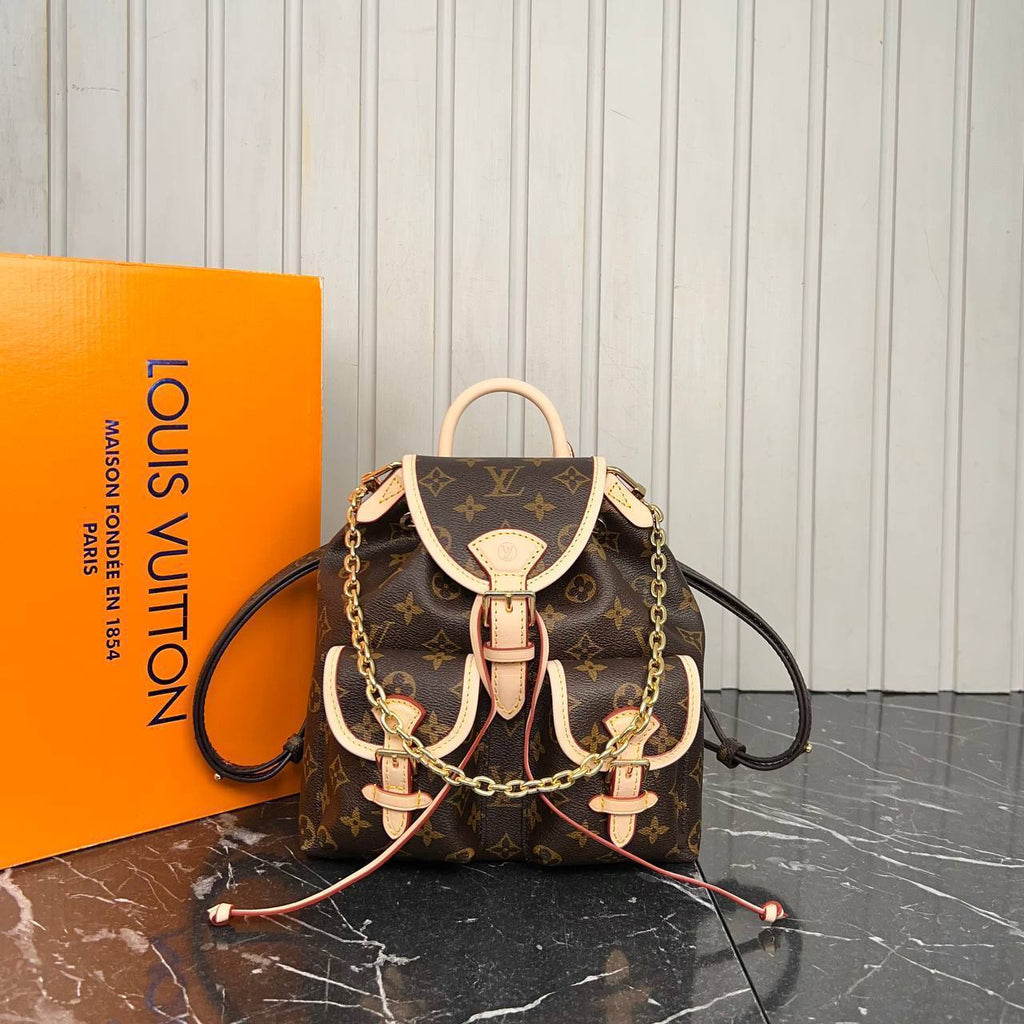 Louis Vuitton Excursion PM Backpack

6448