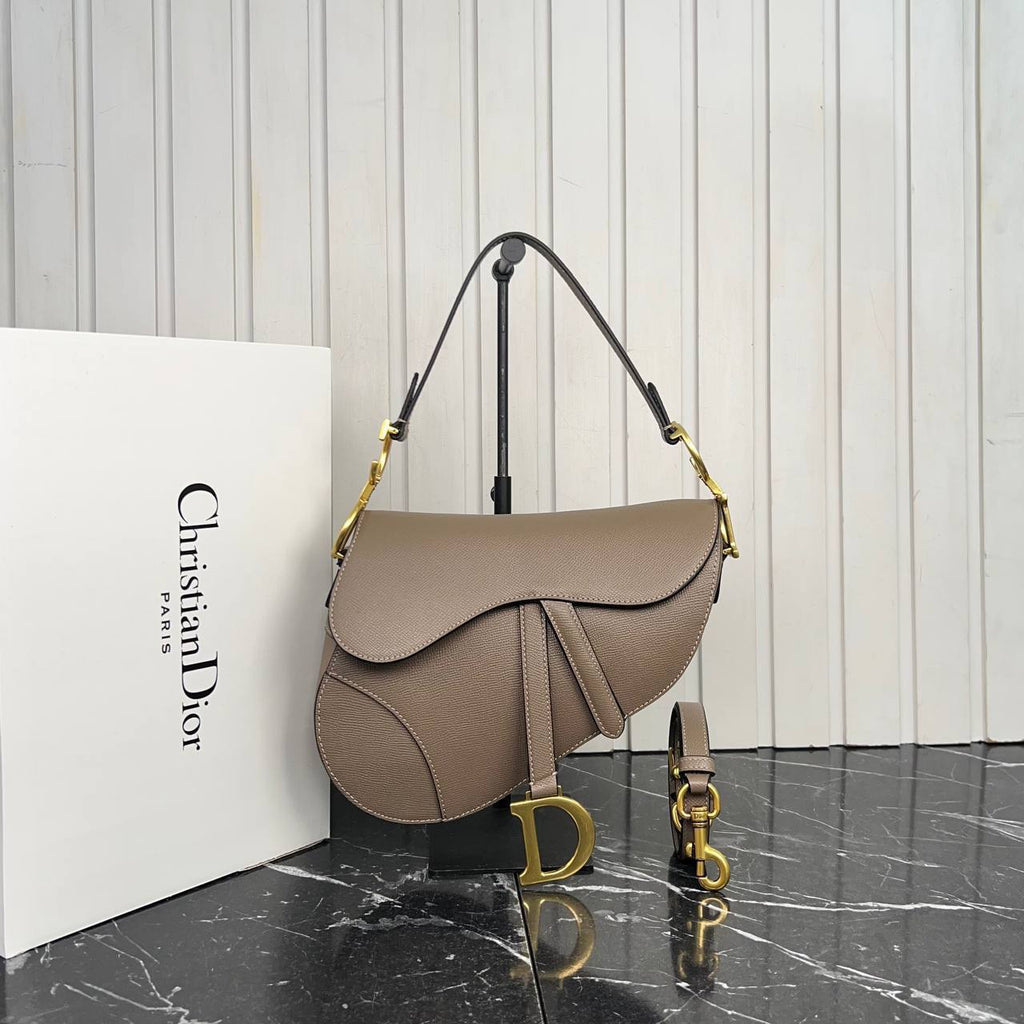 Christian Dior Saddle Bag

25x20 cm 
639.B ⭐️