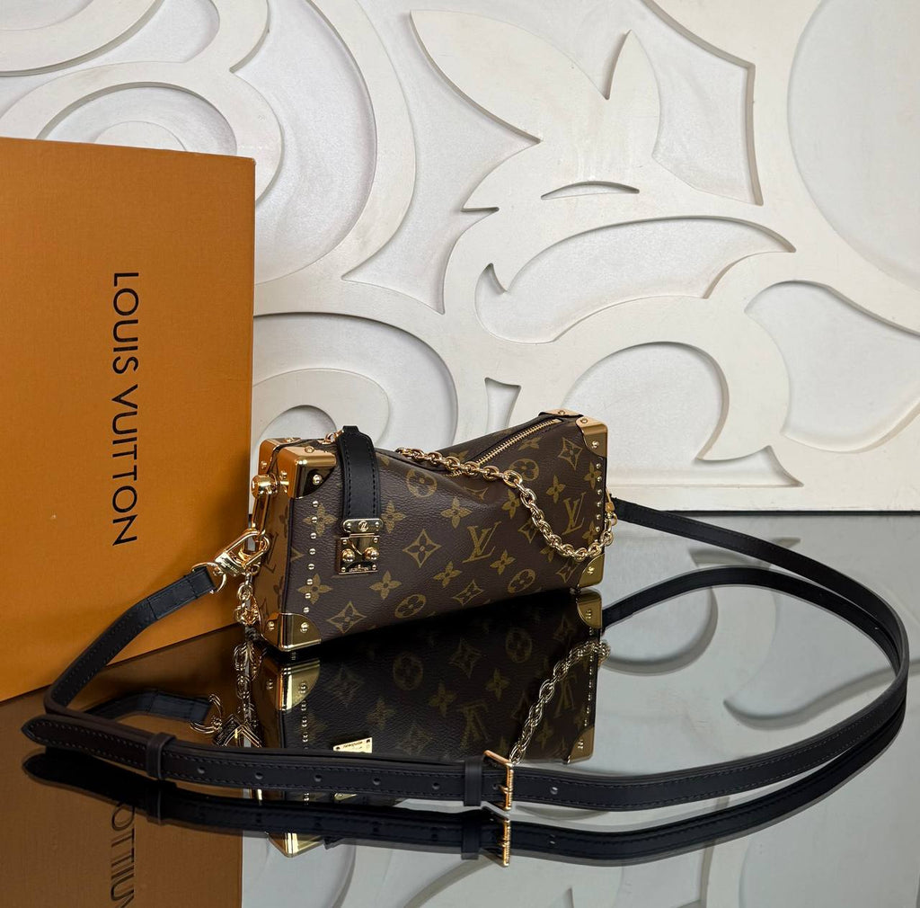 Louis Vuitton Slim Trunk Bag

910817 ⭐️