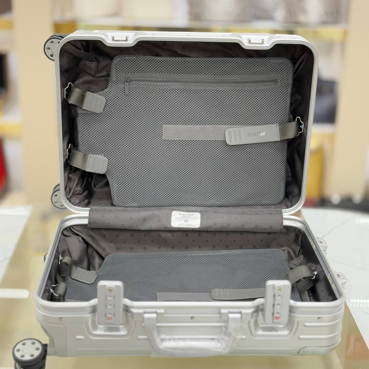 Christian Dior and Rimowa Carry-On Cabin Suitcase
38x50x21 cm