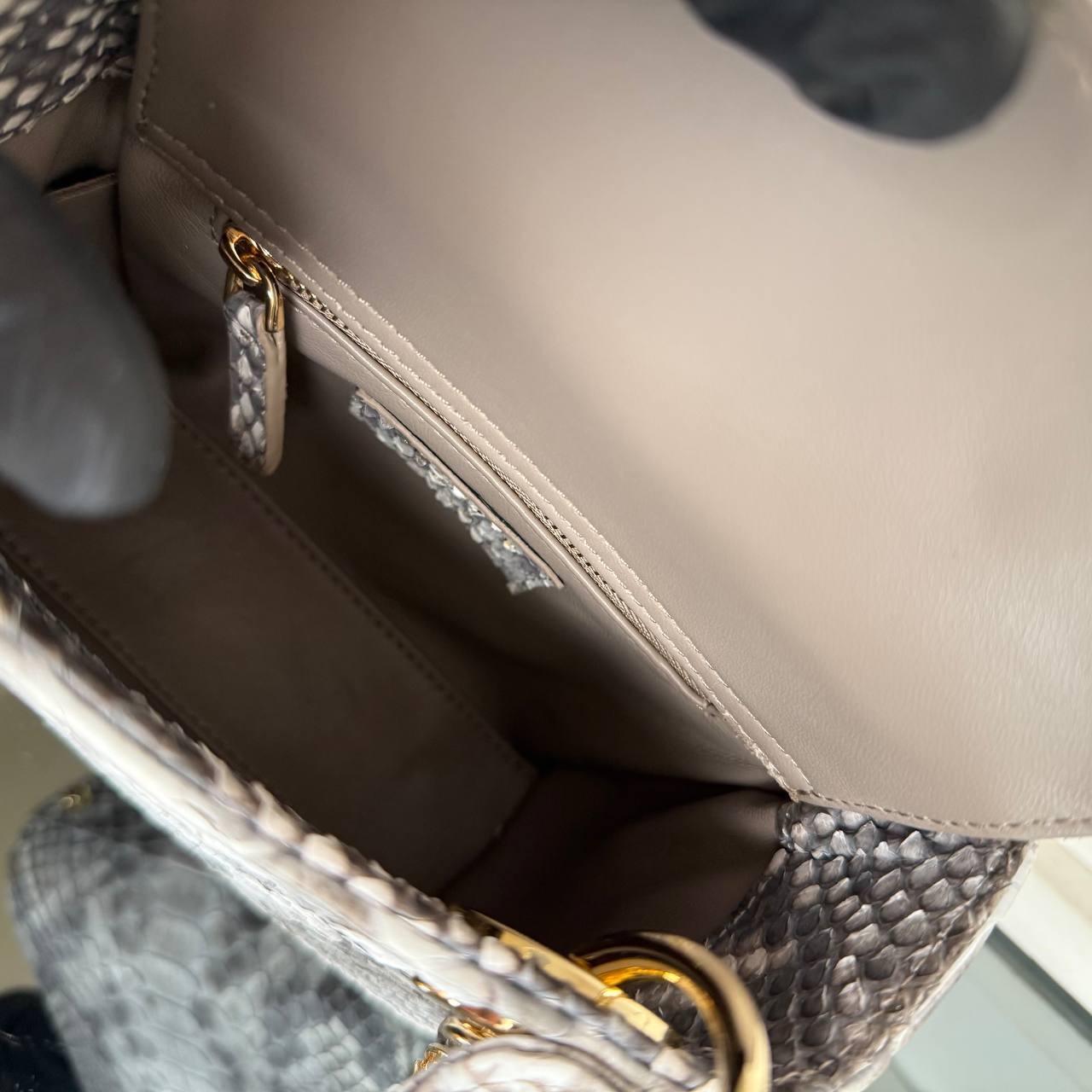 Christian Dior Lady Dior Python Small Bag 

17x16 cm 
210122 ⭐️