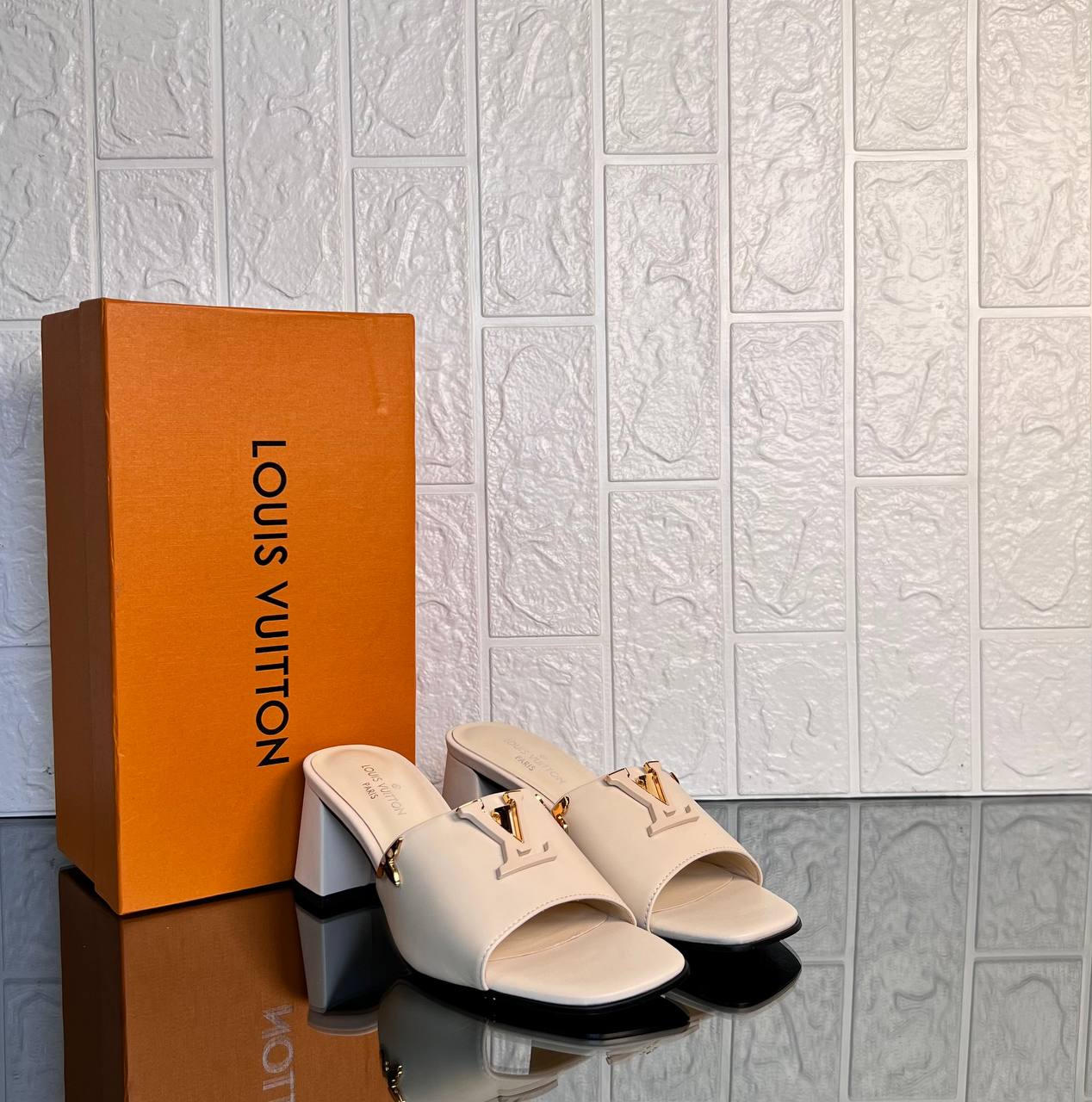 Louis Vuitton Mare Mule 8cm

911237 ⭐️