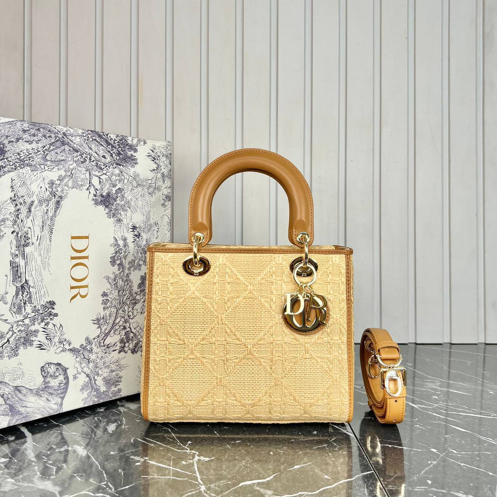 Christian Dior Lady Dior Raffia Bag Medium 

24x20 cm 
5479-2 ⭐️