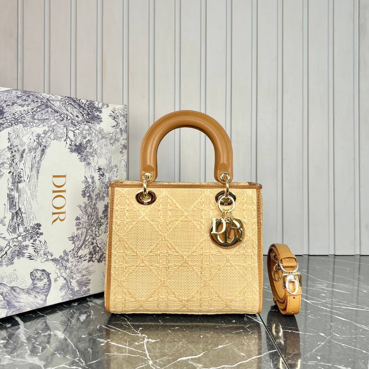 Christian Dior Lady Dior Raffia Bag Medium 

24x20 cm 
5479-2 ⭐️