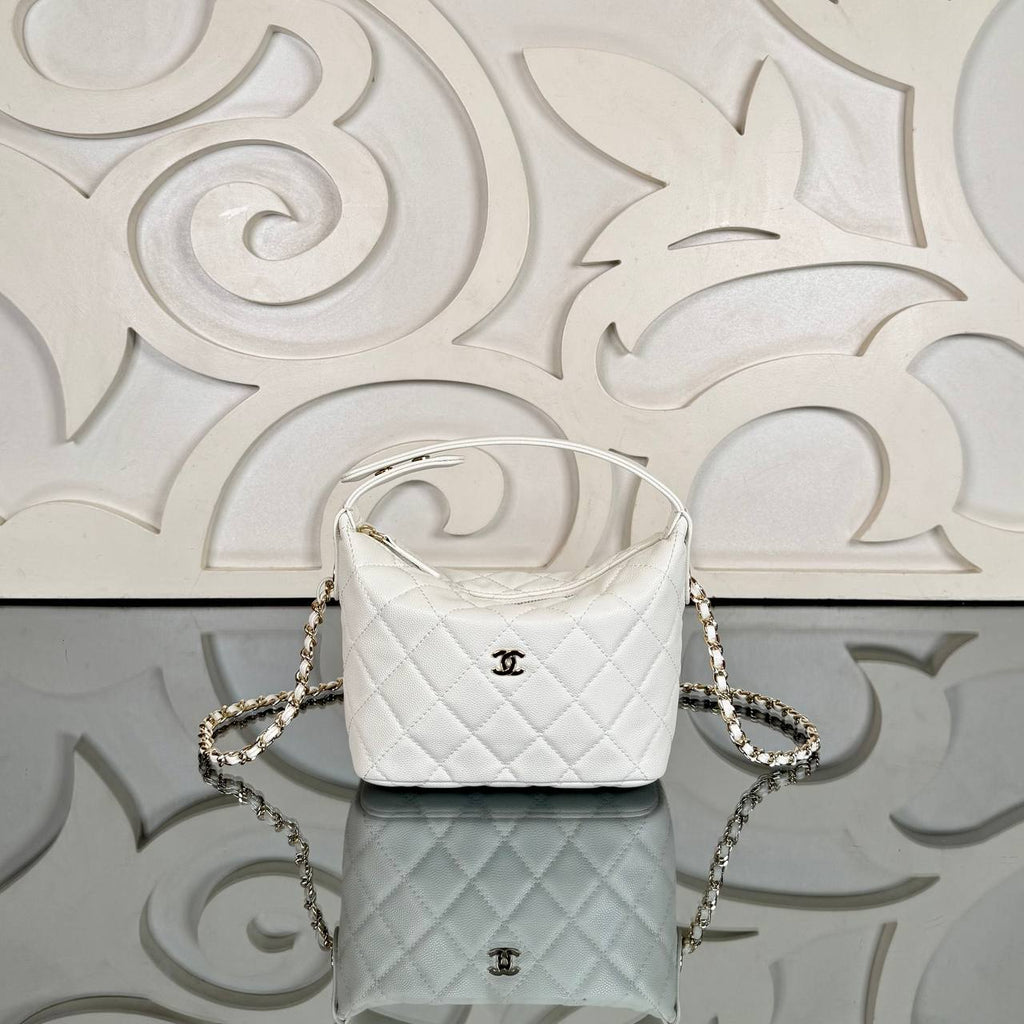 Chanel Mini Hobo Bag

15x9 cm
910706 ⭐️