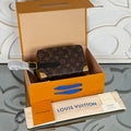 Louis Vuitton Locker Dopp Kit Trunk

910618 ⭐️