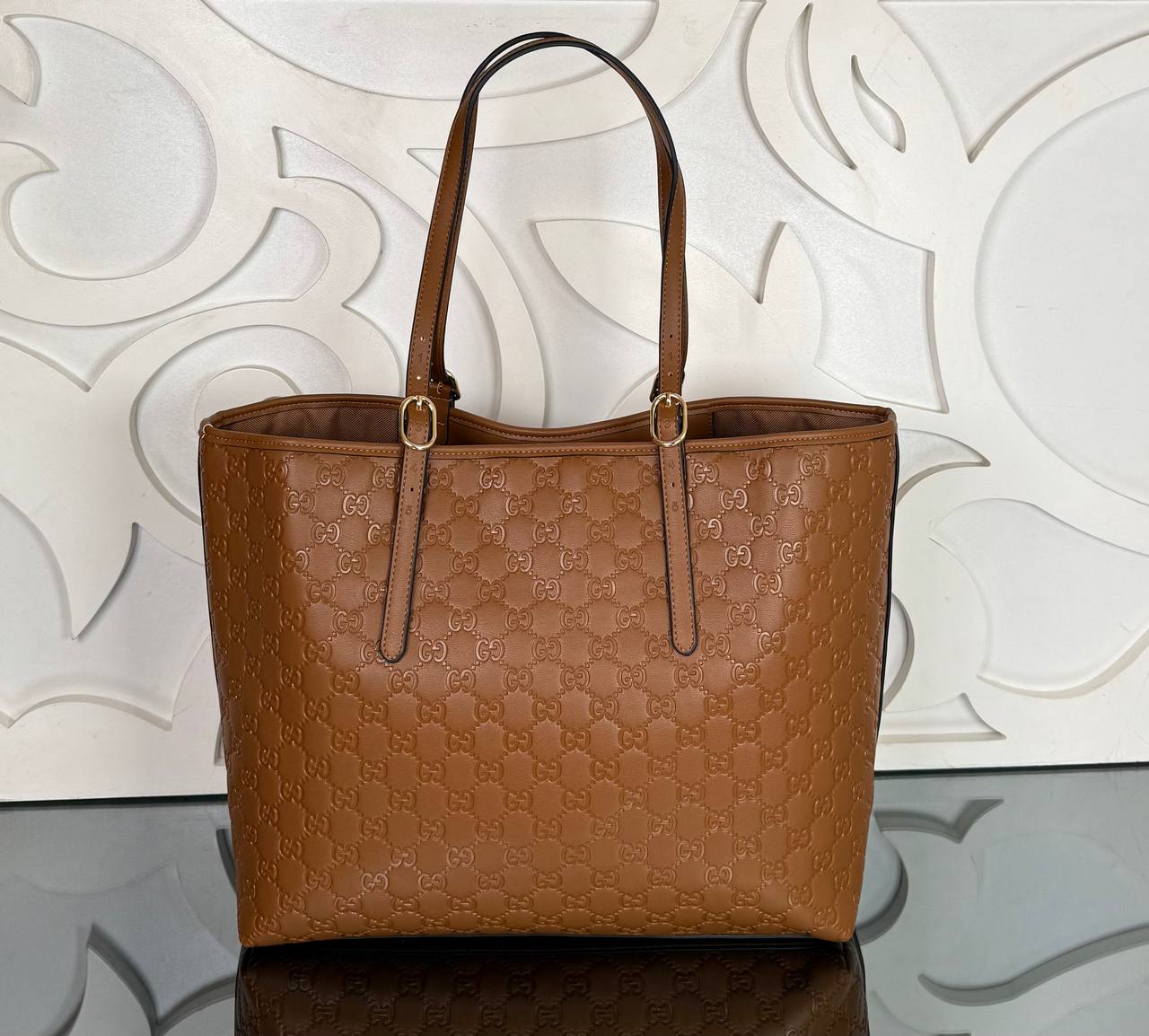 Gucci Emblem Large Tote Bag

37x33 cm 
910376 ⭐️