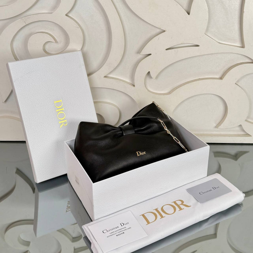 Christian Dior Small Bow Bag

24x16 cm 
910820 ⭐️