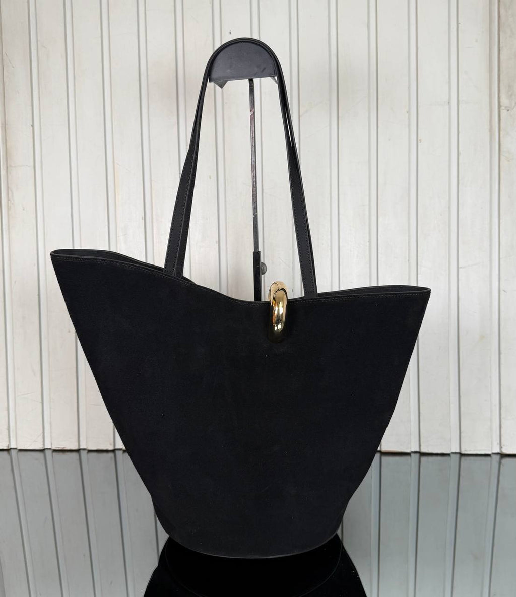 Jacquemus Bambola La Casa Suede Bag Large

33x38 cm
910388 ⭐️
