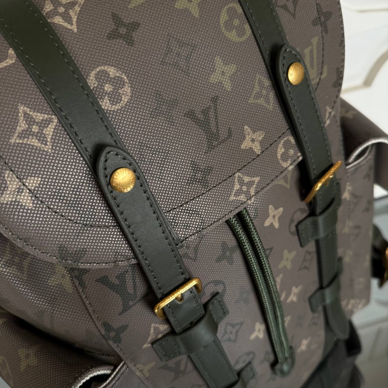 Louis Vuitton Christopher Backpack MM

910471 ⭐️