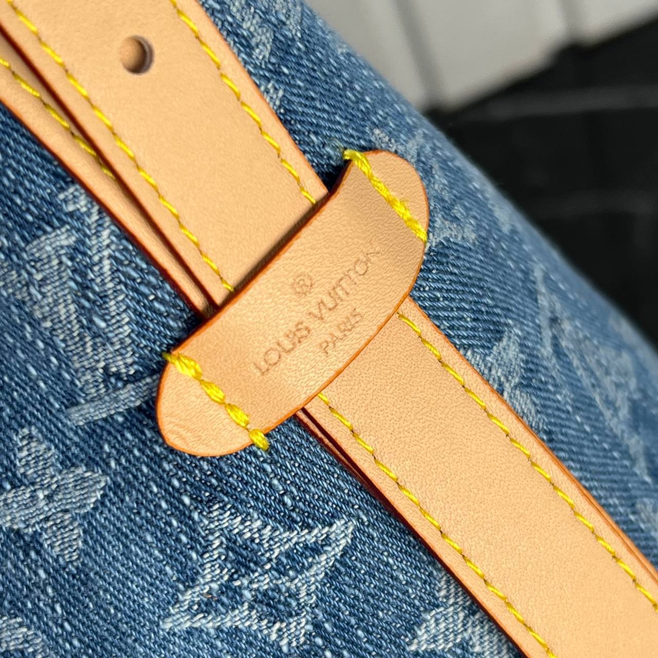 Louis Vuitton CarryAll MM Denim

5980-1