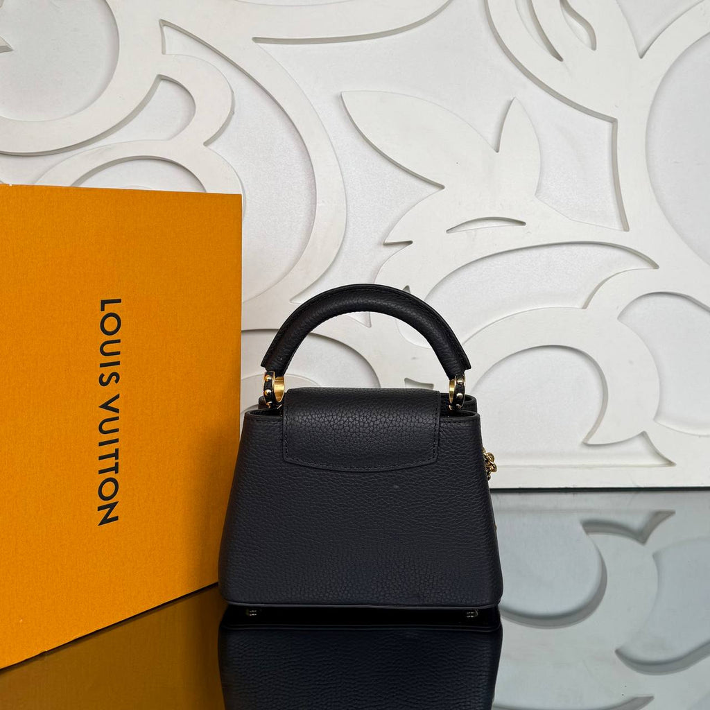 Louis Vuitton LV x TM Capucines Mini

910334 ⭐️