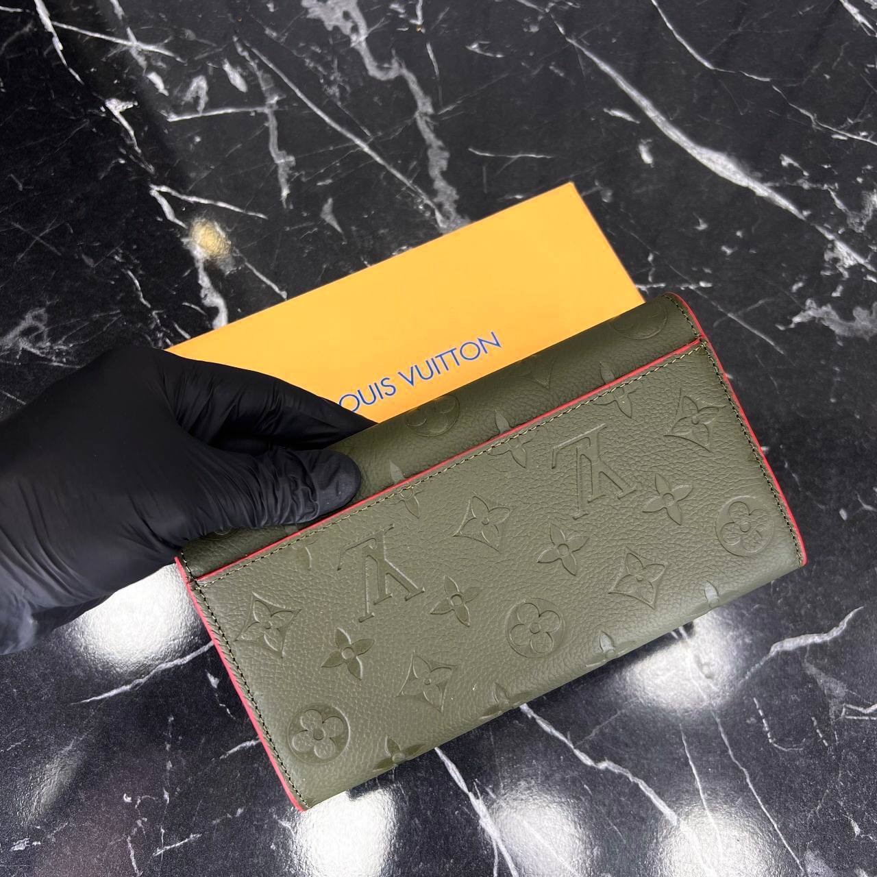 Louis Vuitton Sarah Wallet 

79-2 ⭐️