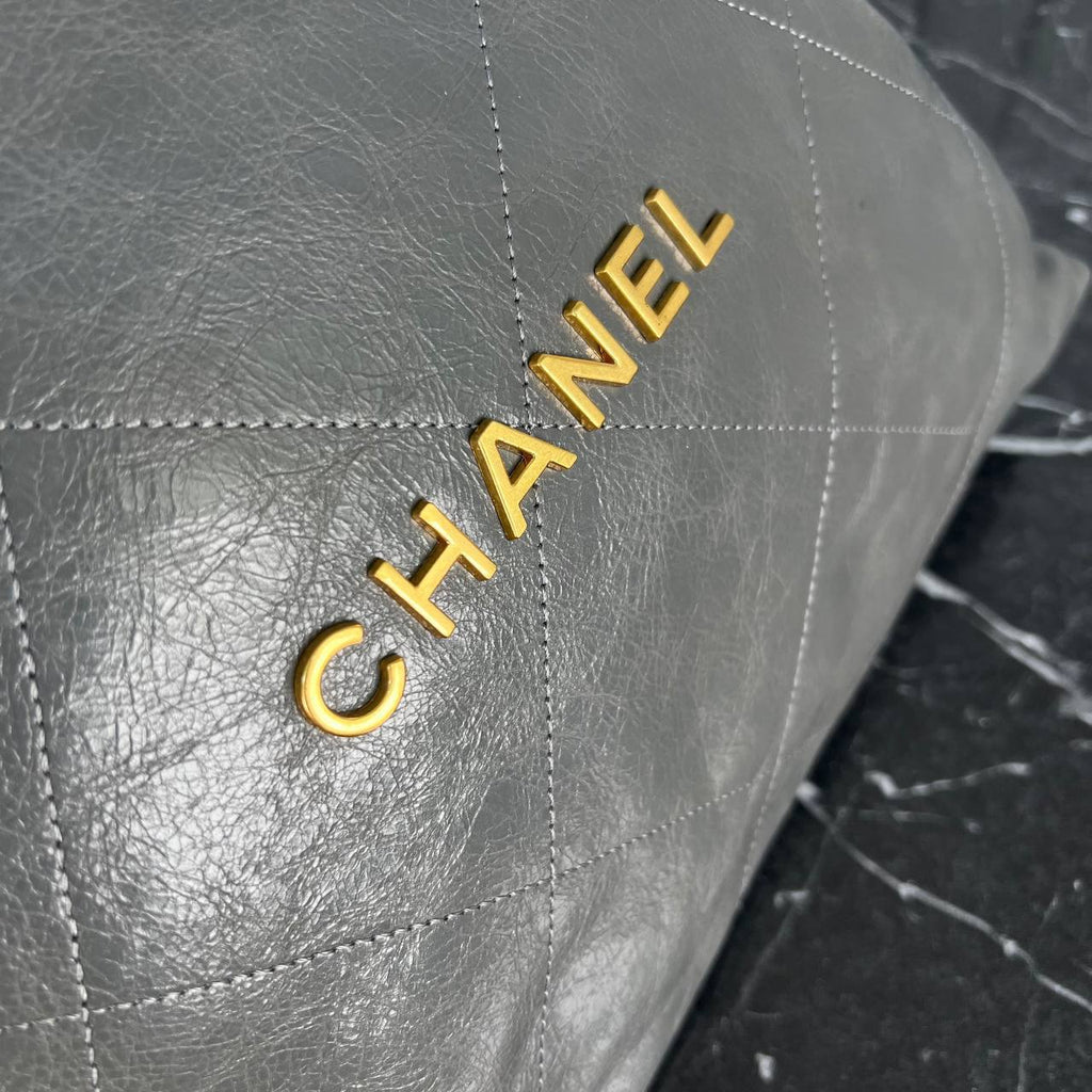 Chanel 22 Handbag

33x39 cm 
5648 ⭐️