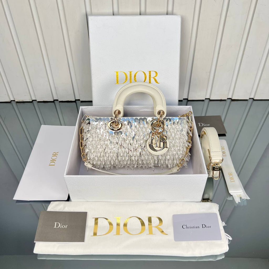 Christian Dior D-Joy Small

22x11.5 cm
5859 ⭐️