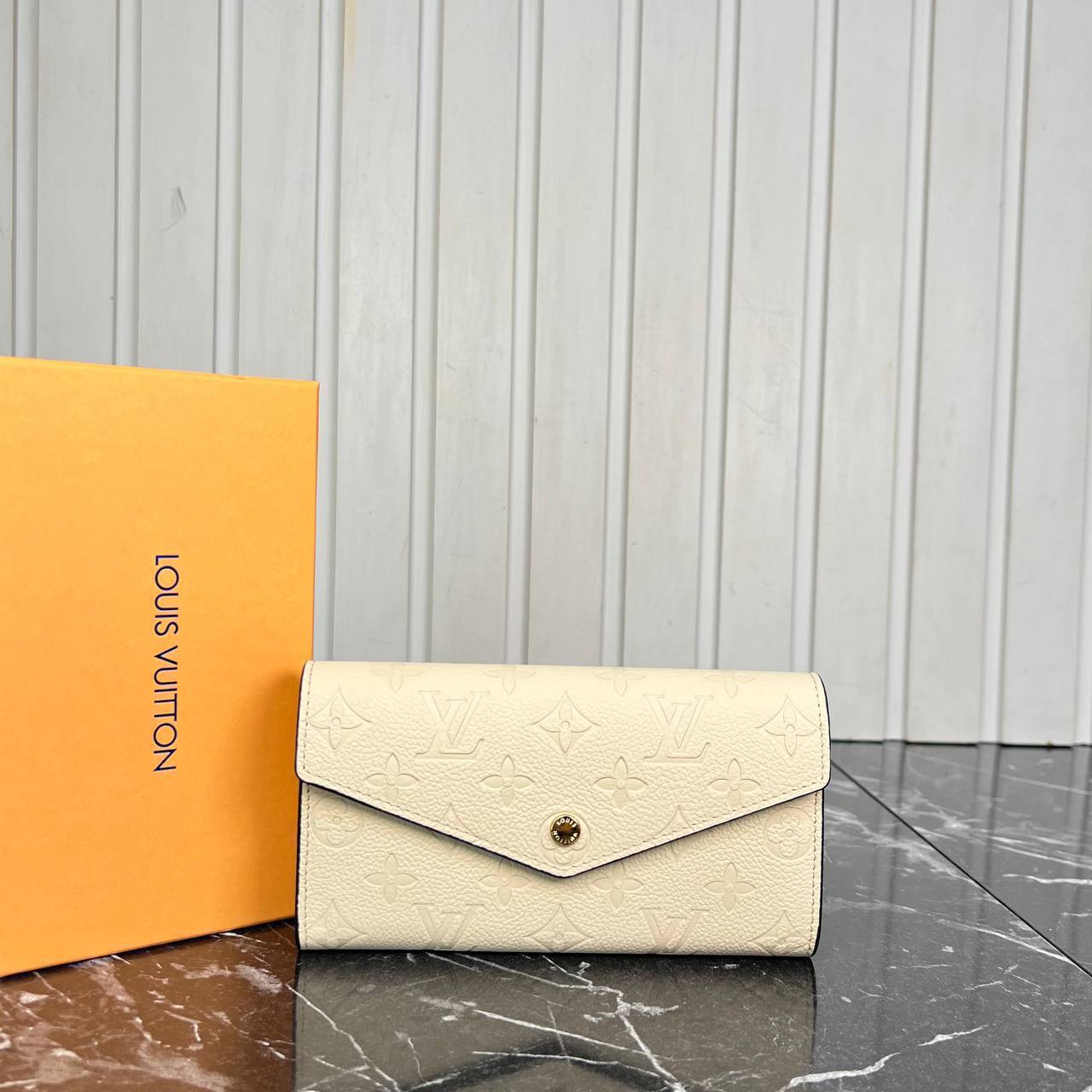 Louis Vuitton Sarah Wallet 

79-2 ⭐️