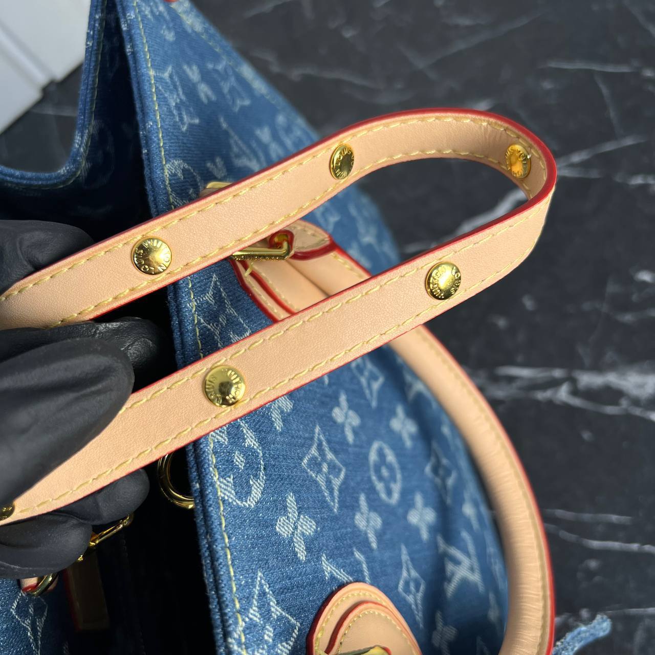 Louis Vuitton OnTheGo MM Denim

5979