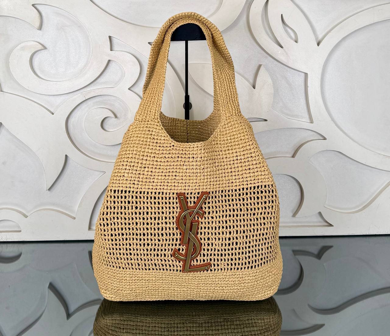Saint Laurent Icare Medium in Raffia 

31x28 cm 
910973 ⭐️