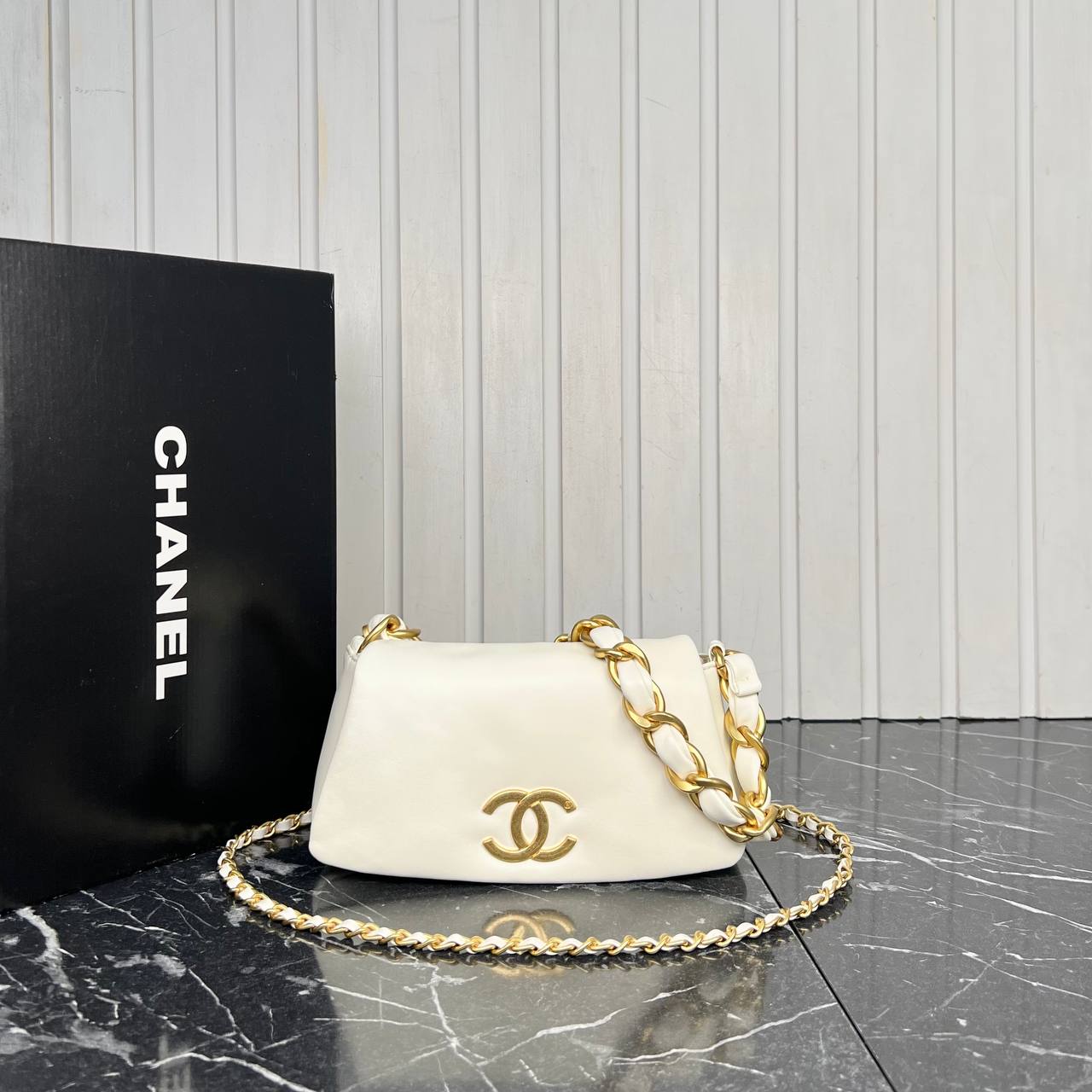 Chanel Small Flap Bag with Chain

24x13 cm 
6821 ⭐️