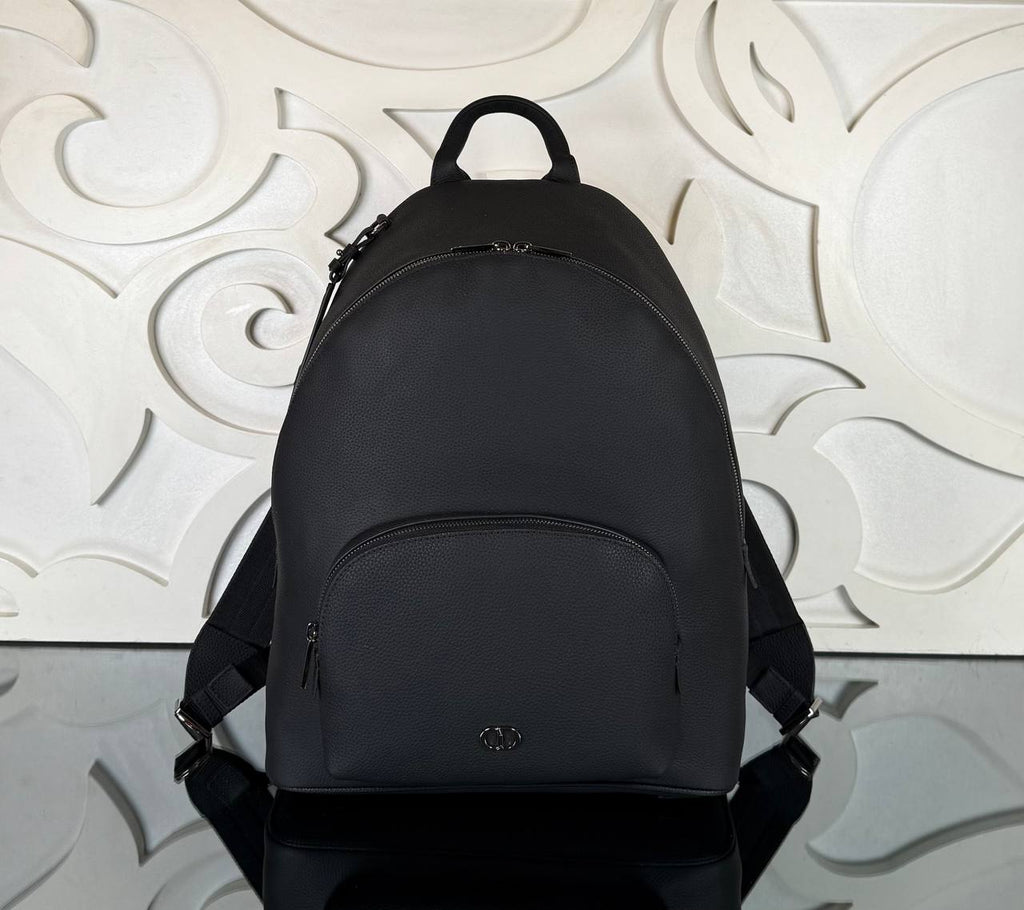 Christian Dior CD Icon Backpack 

30x34 cm
910515 ⭐️
