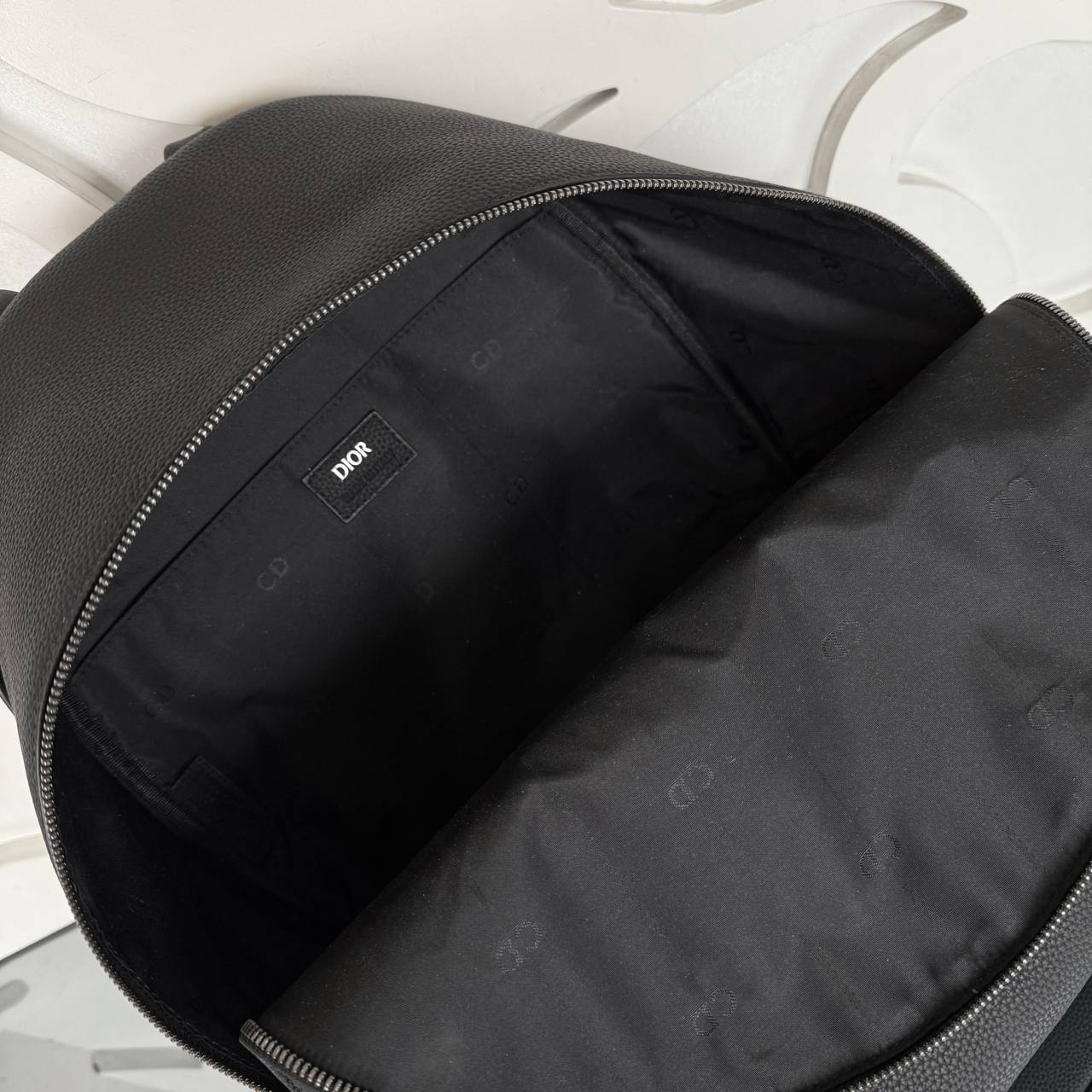 Christian Dior CD Icon Backpack 

30x34 cm
910515 ⭐️